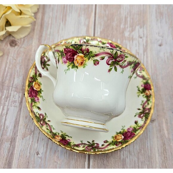 Royal Albert Old Country Roses Teacup set Ruby Celebration Ribbon Collection - Picture 2 of 10